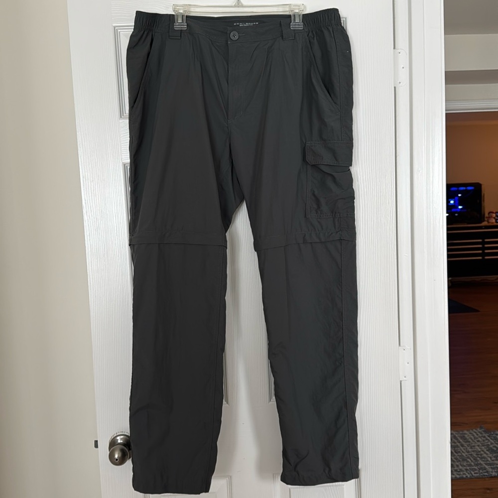 Columbia men’s silver Ridge, utility convertible pants 40x32 city grey color